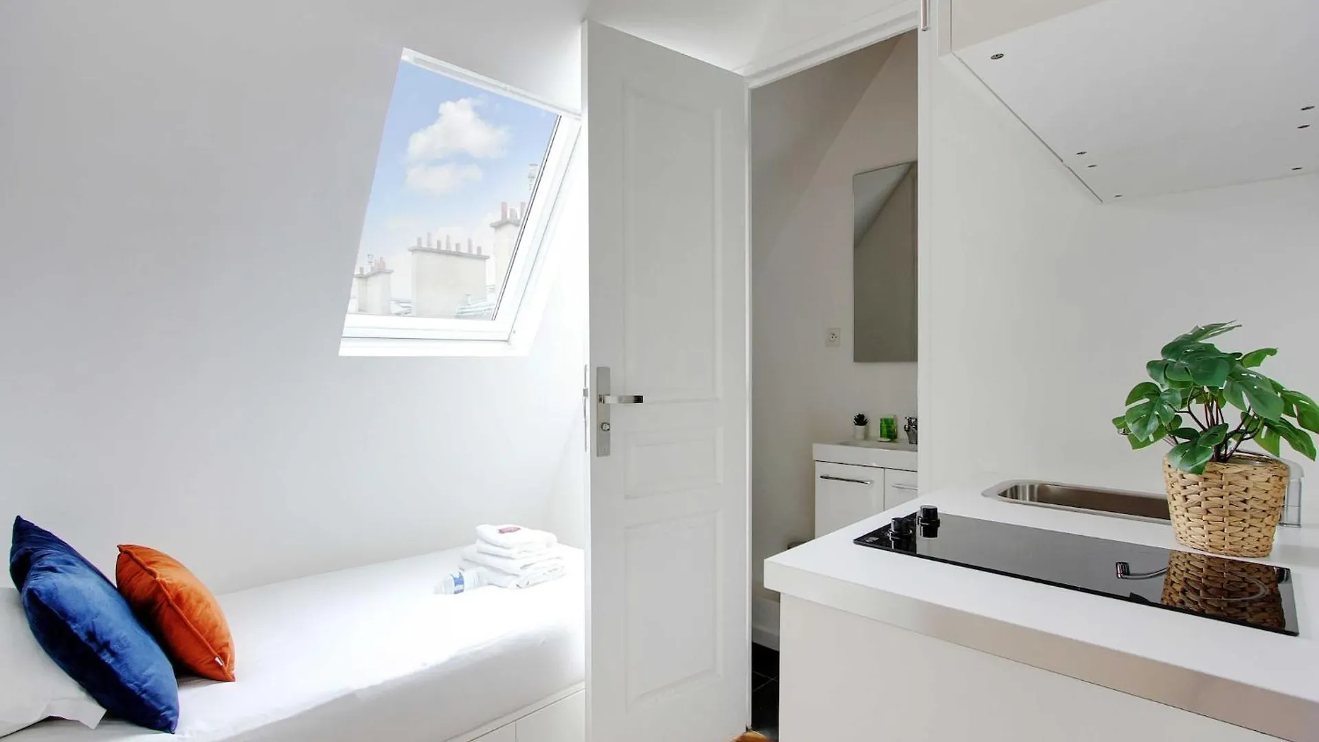 Bedroom 2 - Place Victor Hugo Trocadero - Bail Mobilite Paris